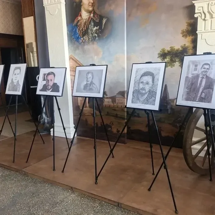 Герои среди нас: в кинотеатре «Россия» открылась уникальная выставка