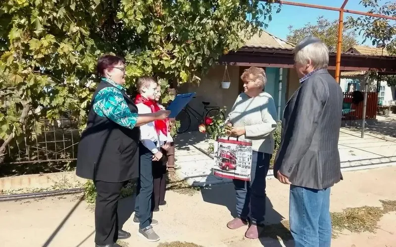 Дань уважения и признательности: сотрудники  учреждений культуры поздравили педагогов-ветеранов