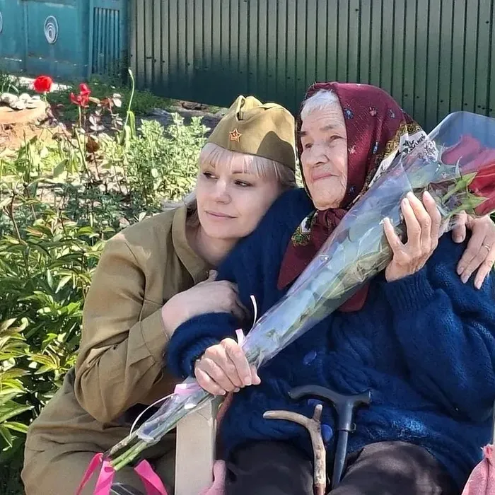 Парад одного ветерана: Душевная встреча ветеранов с артистами Херсонского областного дворца культуры